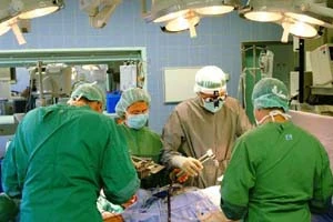 Из жителя Индии достали более шести килограммов железа