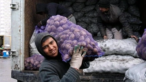 Высланных из России таджиков хотят отправить в Беларусь