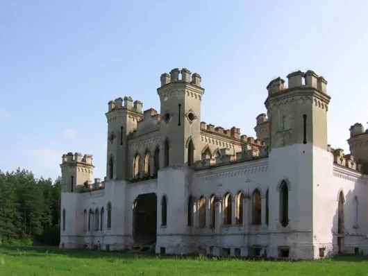 Минчане инвестируют средства в заброшенную усадьбу Плятеров, что в Браславском районе