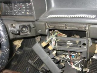 У жительницы Орши учащийся похитил автомагнитолу