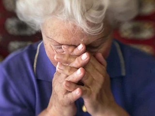 Преступник похитил деньги у пенсионерки из незакрытой квартиры