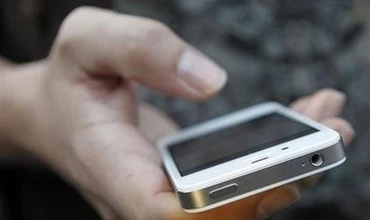 Преступник выхватил телефон прямо из рук полочанки