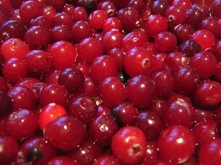 В Лепельском районе из подсобного помещения магазина было похищено 300 г клюквы