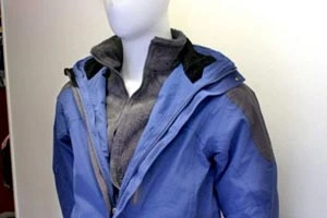 Пенсионер похитил куртку прямо из торгового павильона