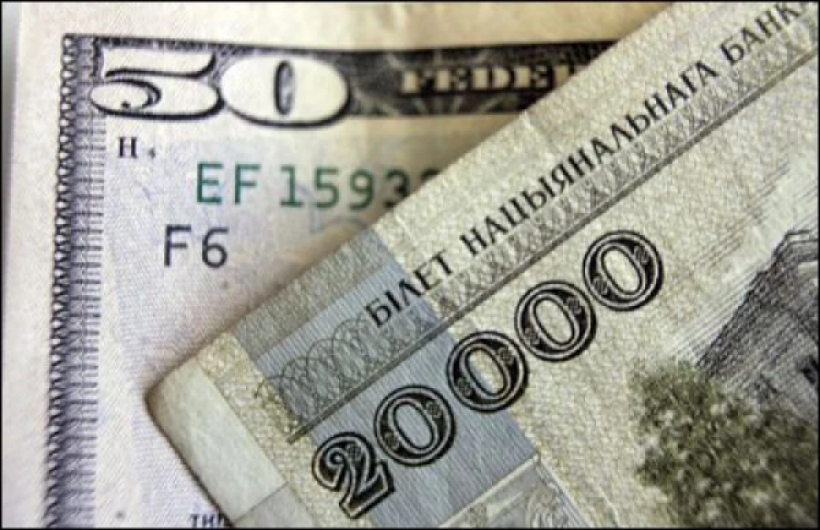 Банки Беларуси в сентябре продали физическим лицам более 700 млн. долларов