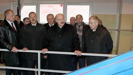 Лукашенко будет брать депутатов в поездки по регионам