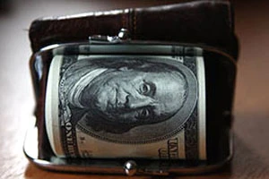 Минтруда: зарплата работников Беларуси в долларовом эквиваленте постоянно повышается