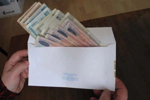 МНС Беларуси предлагает усилить ответственность нанимателей за выплату зарплаты в конвертах