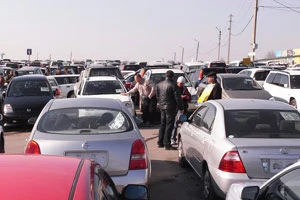 Белорусы требуют снизить таможенные взносы на ввоз иномарок