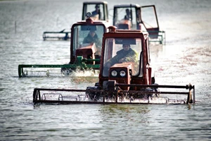 Певцы эстрады посвятят свои песни  тракторам, соли и холодильникам